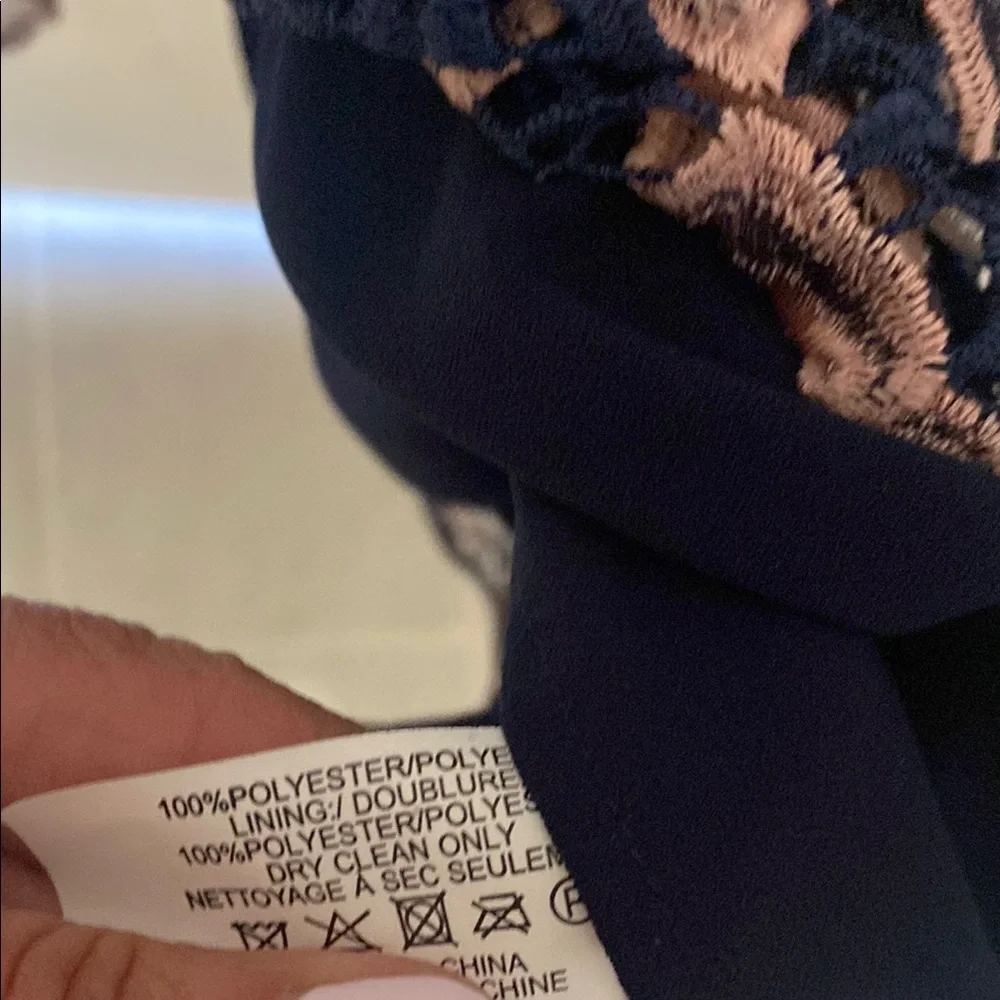 CHIC GORGEOUS DETAILED LACE STRAPLESS DRESS;MIDI;Fully Lined;Size 8π;Worn Once - Picture 16 of 16